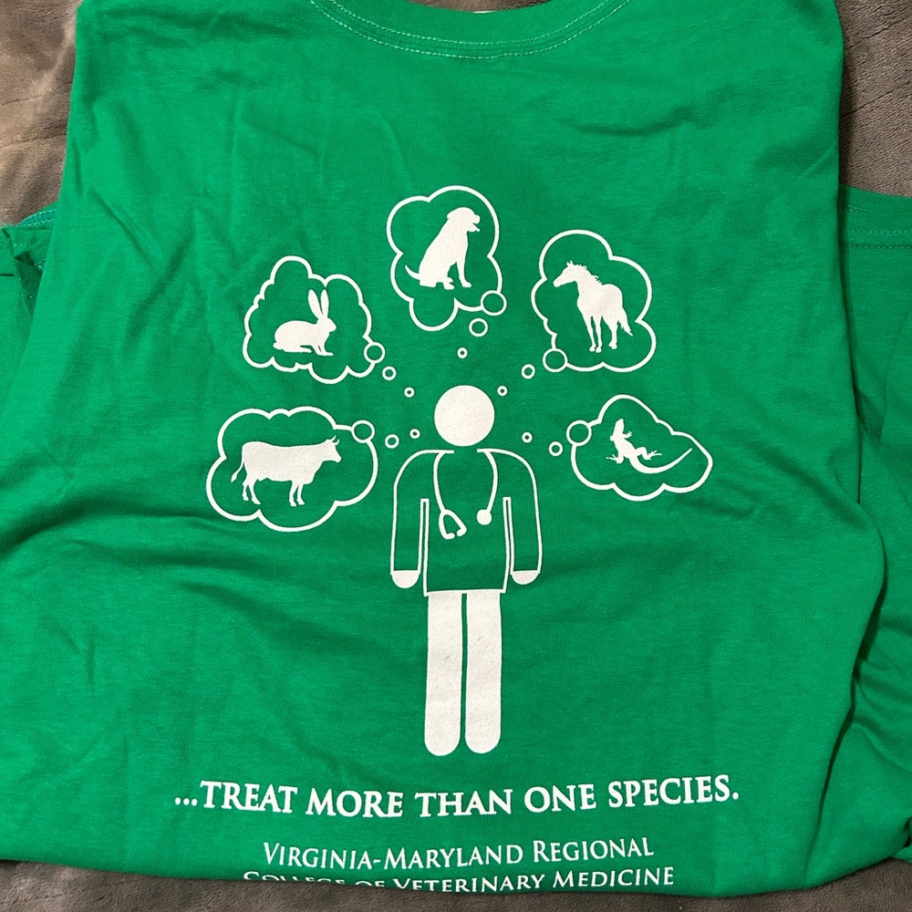 Gildan Green Veterinary Medicine Graphic Tee